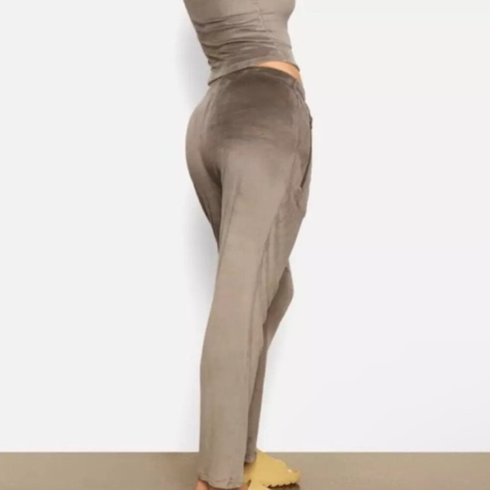 Skims Velour Track Pants - Picture 9 of 11